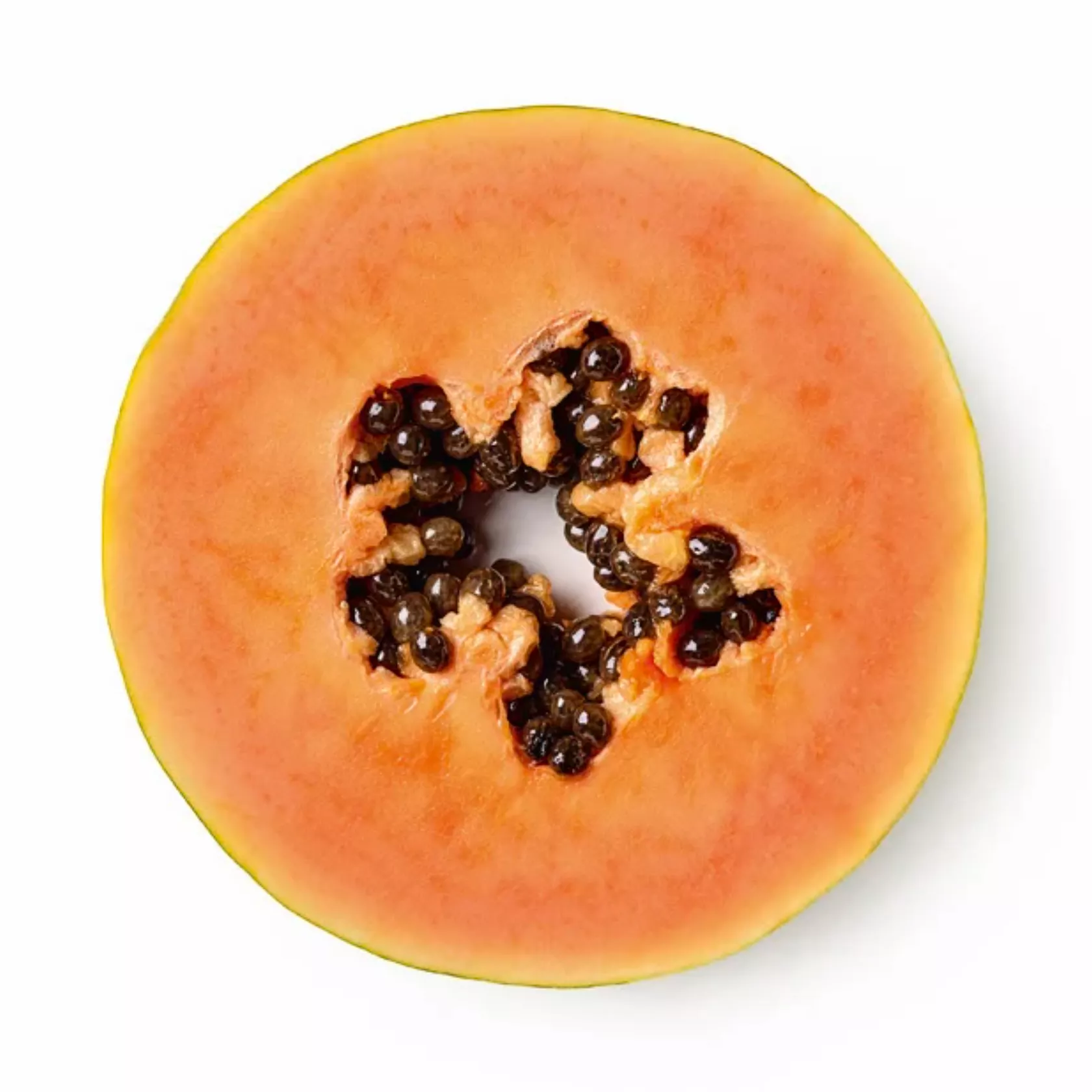 Aufgeschnitte Papaya (Querschnitt), oranges Fruchtfleisch und schwarze Kerne.