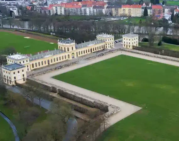 Drohnen-Aufnahme von Schloss Wilhelmshöhe und Kassel