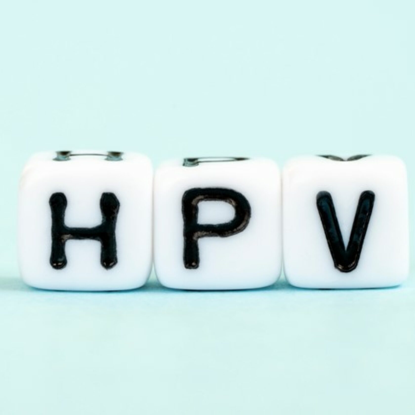 HPV-Schriftzug als Würfel